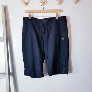 NIKE WOMEN'S SPORTSWEAR BLACK SHORTS SIZE LARGE